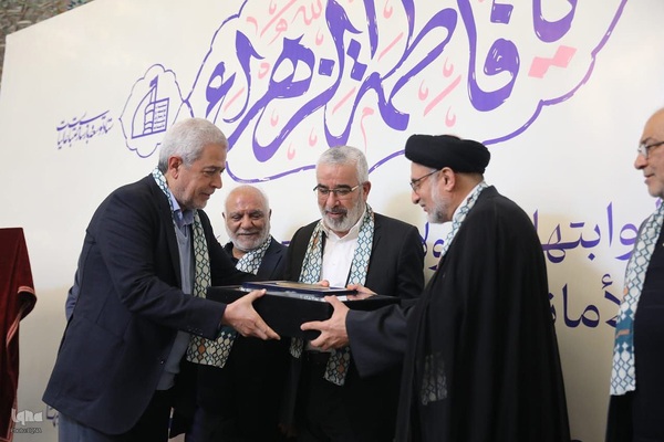 تجلیل از دست اندرکاران ایرانی طرح ساخت صحن حضرت زهرا(س)