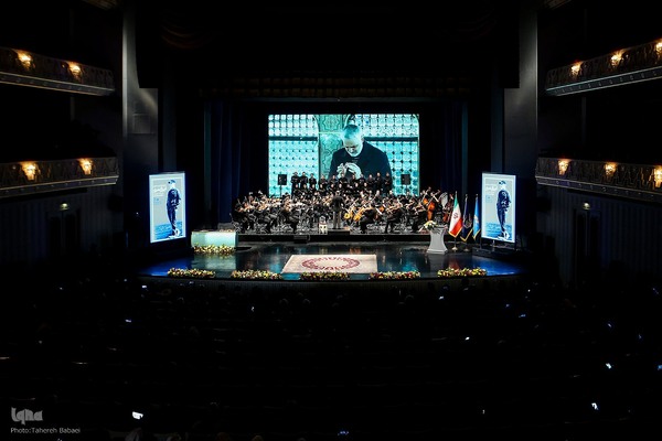 اجرای ارکستر سمفونیک «ایرانمرد» به یاد شهید حاج قاسم سلیمانی