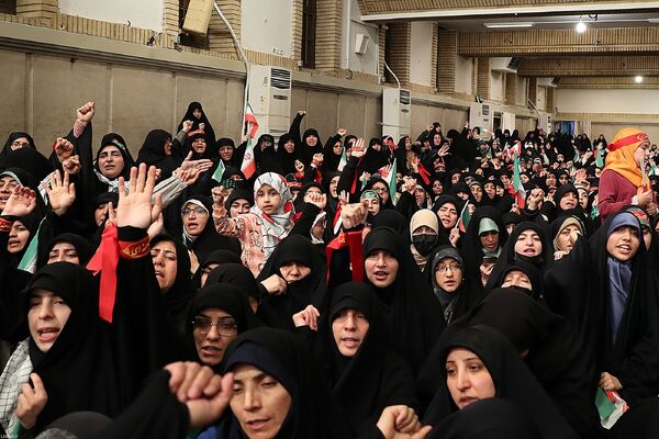 دیدارهزاران نفر از مردم قم با رهبر معظم انقلاب