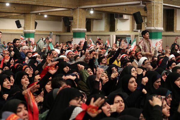 دیدارهزاران نفر از مردم قم با رهبر معظم انقلاب