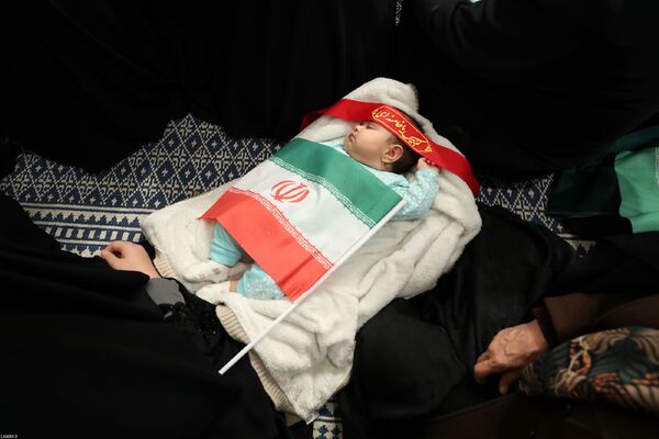 دیدارهزاران نفر از مردم قم با رهبر معظم انقلاب