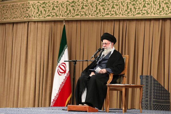 دیدارهزاران نفر از مردم قم با رهبر معظم انقلاب