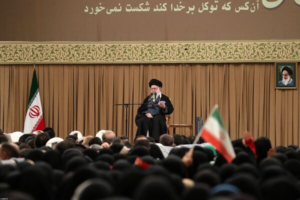 دیدارهزاران نفر از مردم قم با رهبر معظم انقلاب