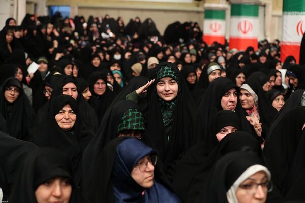 دیدارهزاران نفر از مردم قم با رهبر معظم انقلاب