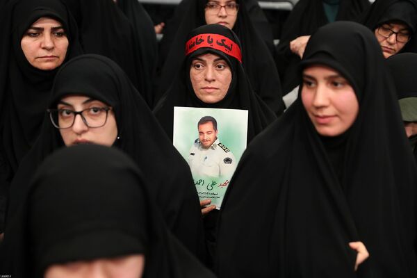 دیدارهزاران نفر از مردم قم با رهبر معظم انقلاب