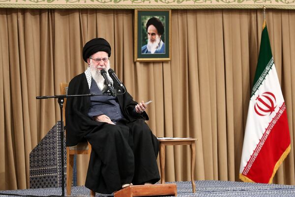 دیدارهزاران نفر از مردم قم با رهبر معظم انقلاب