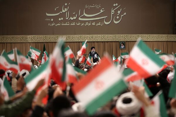 دیدارهزاران نفر از مردم قم با رهبر معظم انقلاب