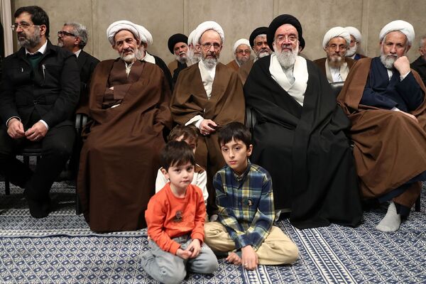 دیدارهزاران نفر از مردم قم با رهبر معظم انقلاب