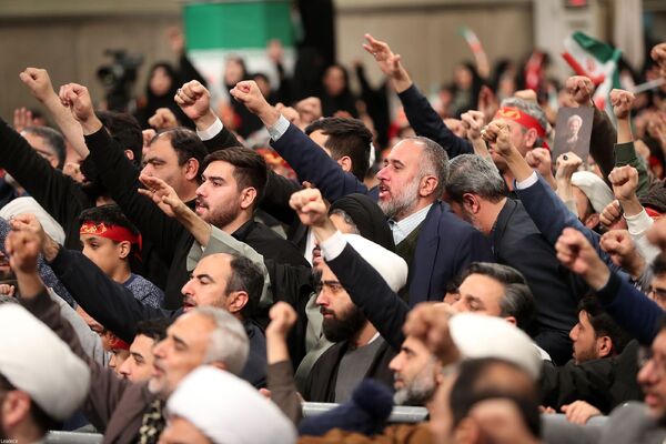 دیدارهزاران نفر از مردم قم با رهبر معظم انقلاب