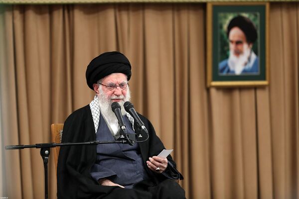 دیدارهزاران نفر از مردم قم با رهبر معظم انقلاب