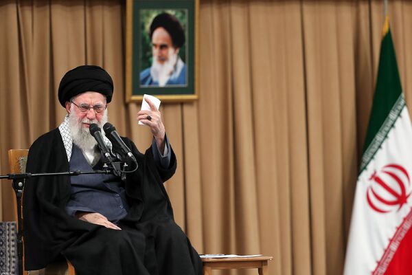 دیدارهزاران نفر از مردم قم با رهبر معظم انقلاب