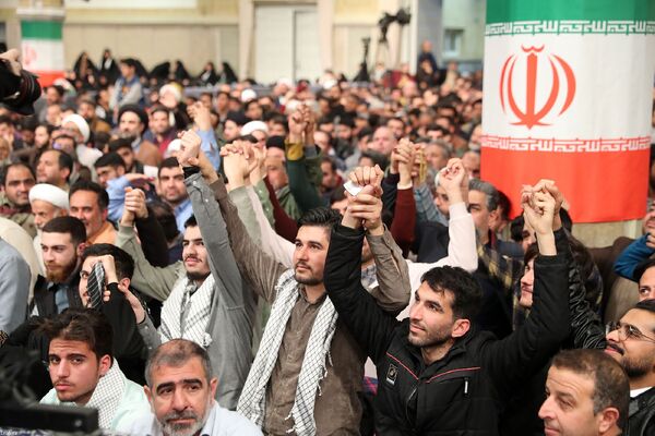 دیدارهزاران نفر از مردم قم با رهبر معظم انقلاب