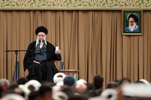 دیدارهزاران نفر از مردم قم با رهبر معظم انقلاب