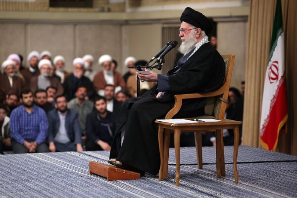 دیدارهزاران نفر از مردم قم با رهبر معظم انقلاب