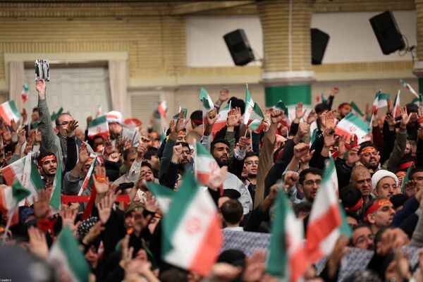 دیدارهزاران نفر از مردم قم با رهبر معظم انقلاب