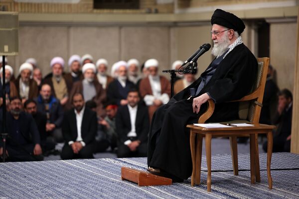 دیدارهزاران نفر از مردم قم با رهبر معظم انقلاب