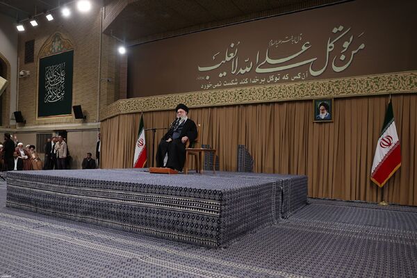 دیدارهزاران نفر از مردم قم با رهبر معظم انقلاب