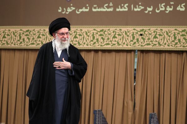 دیدارهزاران نفر از مردم قم با رهبر معظم انقلاب