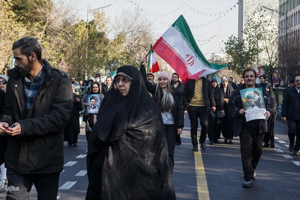 تجمع همبستگی ملی در میدان انقلاب