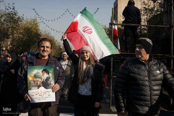 تجمع همبستگی ملی در میدان انقلاب