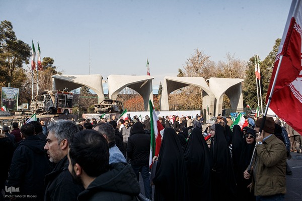 تجمع همبستگی ملی در میدان انقلاب