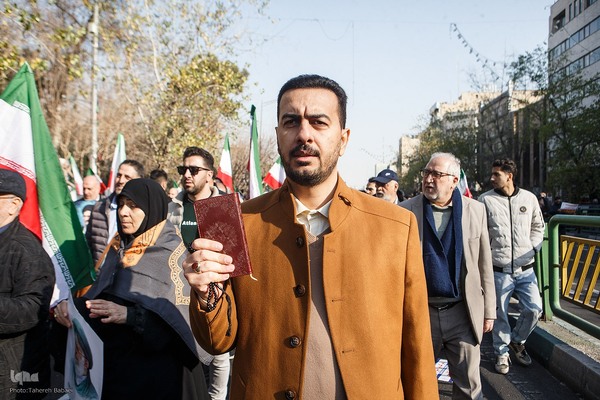 تجمع همبستگی ملی در میدان انقلاب