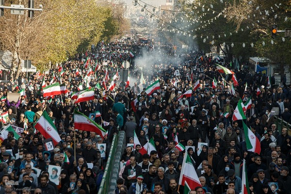 تجمع همبستگی ملی در میدان انقلاب