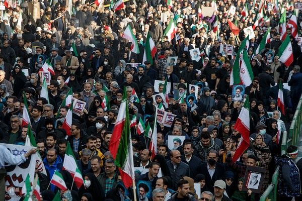 تجمع همبستگی ملی در میدان انقلاب