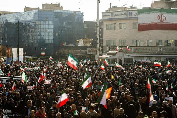 تجمع همبستگی ملی در میدان انقلاب