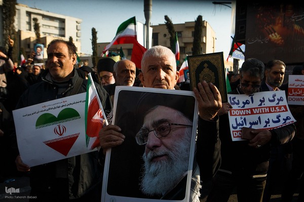 تجمع همبستگی ملی در میدان انقلاب