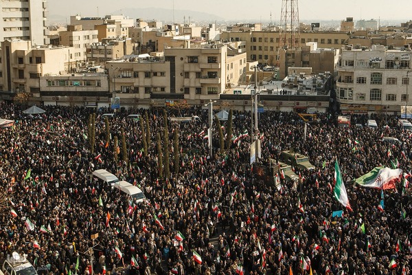 تجمع همبستگی ملی در میدان انقلاب