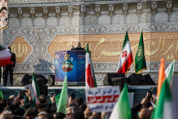 تجمع همبستگی ملی در میدان انقلاب