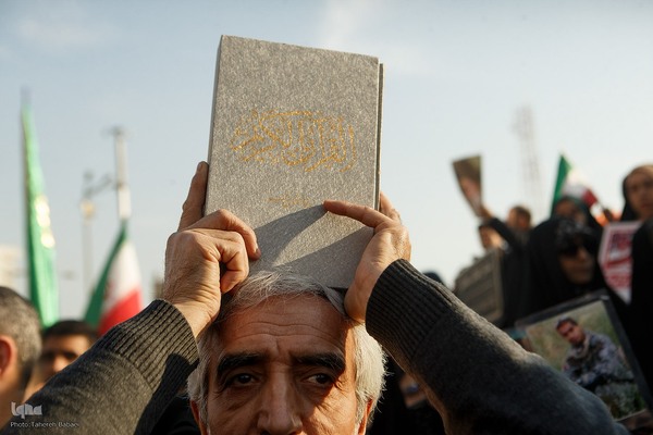 تجمع همبستگی ملی در میدان انقلاب