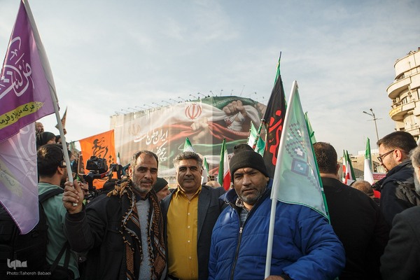 تجمع همبستگی ملی در میدان انقلاب