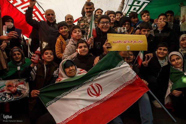 تجمع همبستگی ملی در میدان انقلاب