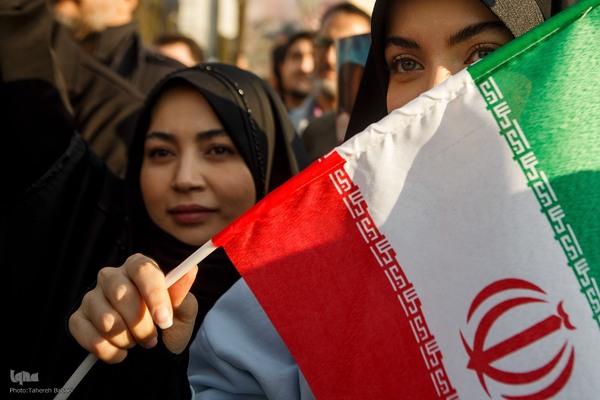 تجمع همبستگی ملی در میدان انقلاب