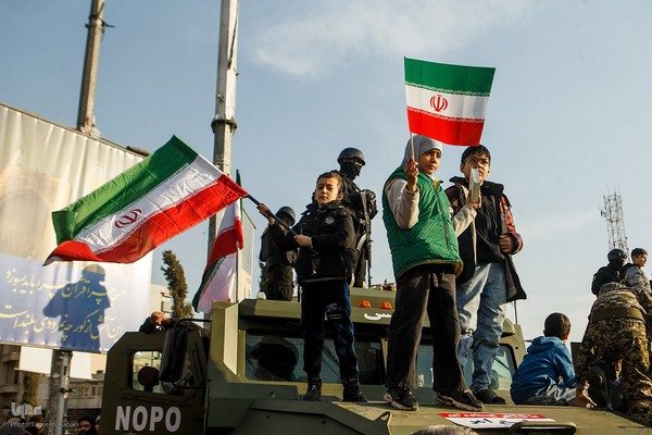 تجمع همبستگی ملی در میدان انقلاب