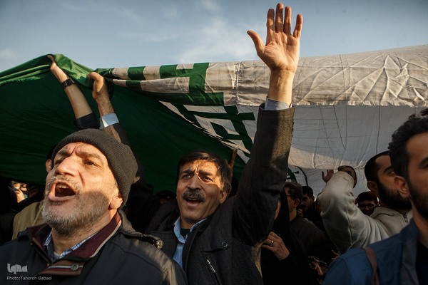 تجمع همبستگی ملی در میدان انقلاب