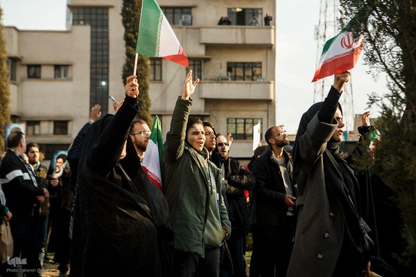 تجمع همبستگی ملی در میدان انقلاب