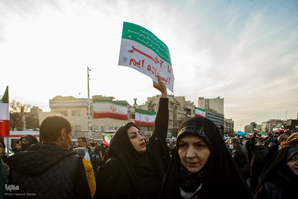 تجمع همبستگی ملی در میدان انقلاب