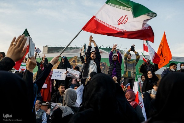 تجمع همبستگی ملی در میدان انقلاب