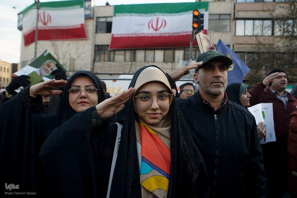 تجمع همبستگی ملی در میدان انقلاب