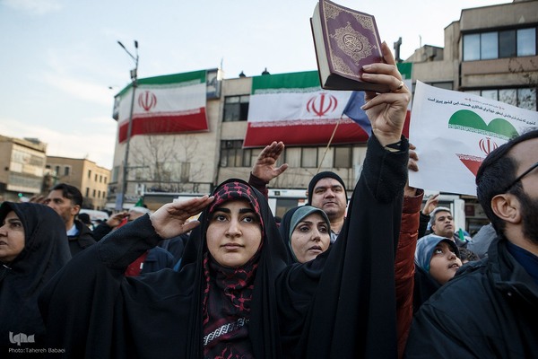 تجمع همبستگی ملی در میدان انقلاب