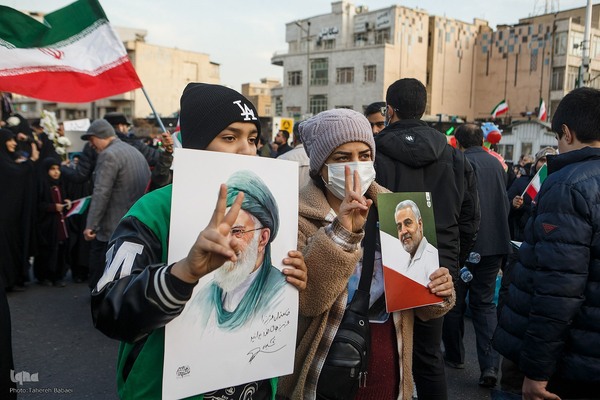 تجمع همبستگی ملی در میدان انقلاب