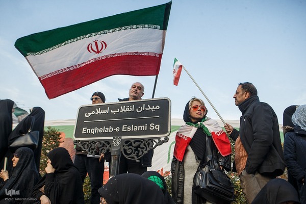 تجمع همبستگی ملی در میدان انقلاب