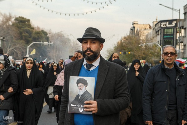 تجمع همبستگی ملی در میدان انقلاب