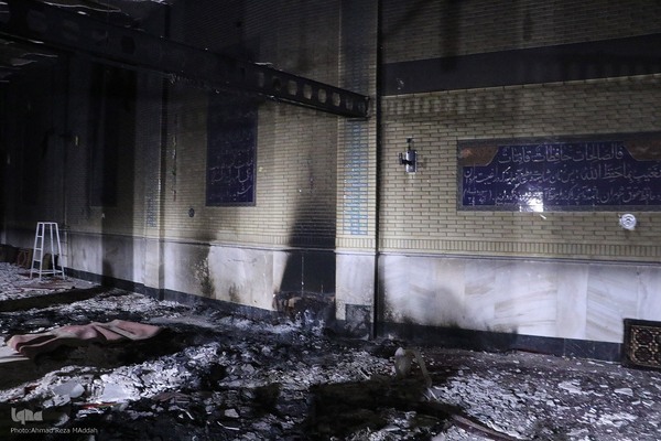 مسجدی که سوخت ولی نماز جماعت آن خاموش نشد