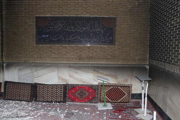 مسجدی که سوخت ولی نماز جماعت آن خاموش نشد