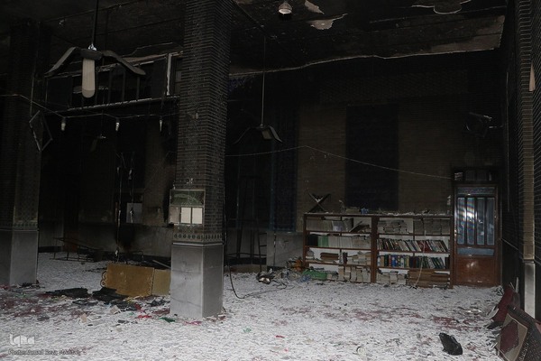 مسجدی که سوخت ولی نماز جماعت آن خاموش نشد