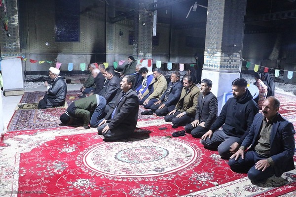 مسجدی که سوخت ولی نماز جماعت آن خاموش نشد